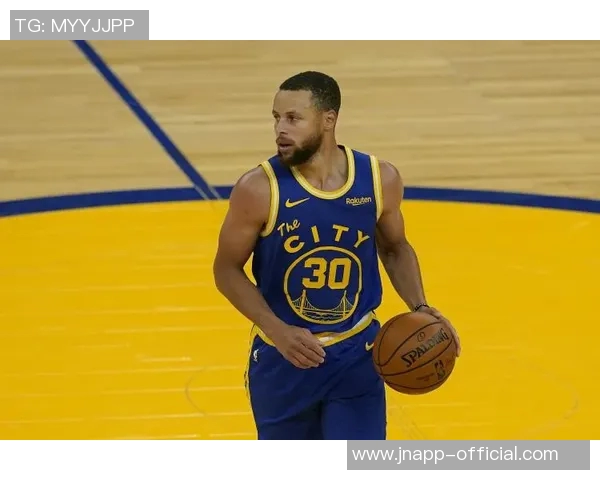 张佳玮解析库里魔球魅力科尔战术智慧超越米奇对文班的运用