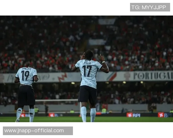 门德斯闪耀登场仅7分钟任意球世界波助巴黎领先