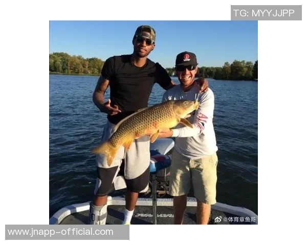 西蒙斯热爱钓鱼运动以真诚信仰推广钓鱼文化