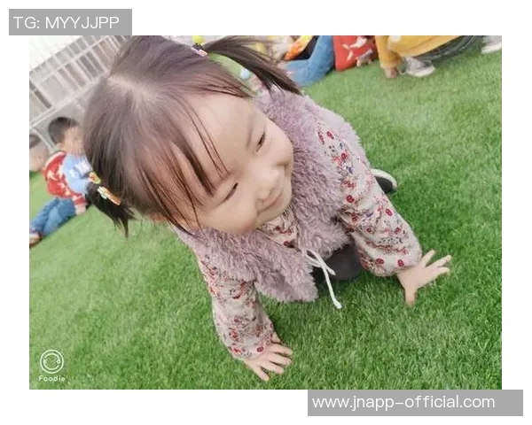 内马尔与家人欢庆新年分享温馨瞬间祝福大家新年快乐