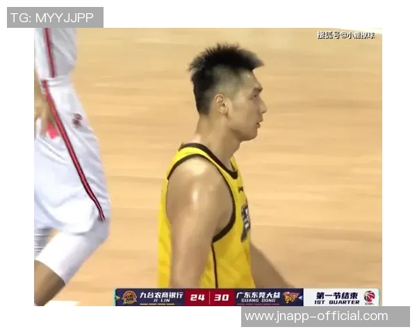 科塔半场表现惊艳7投6中收获13分11板2盖帽助球队掌控局势